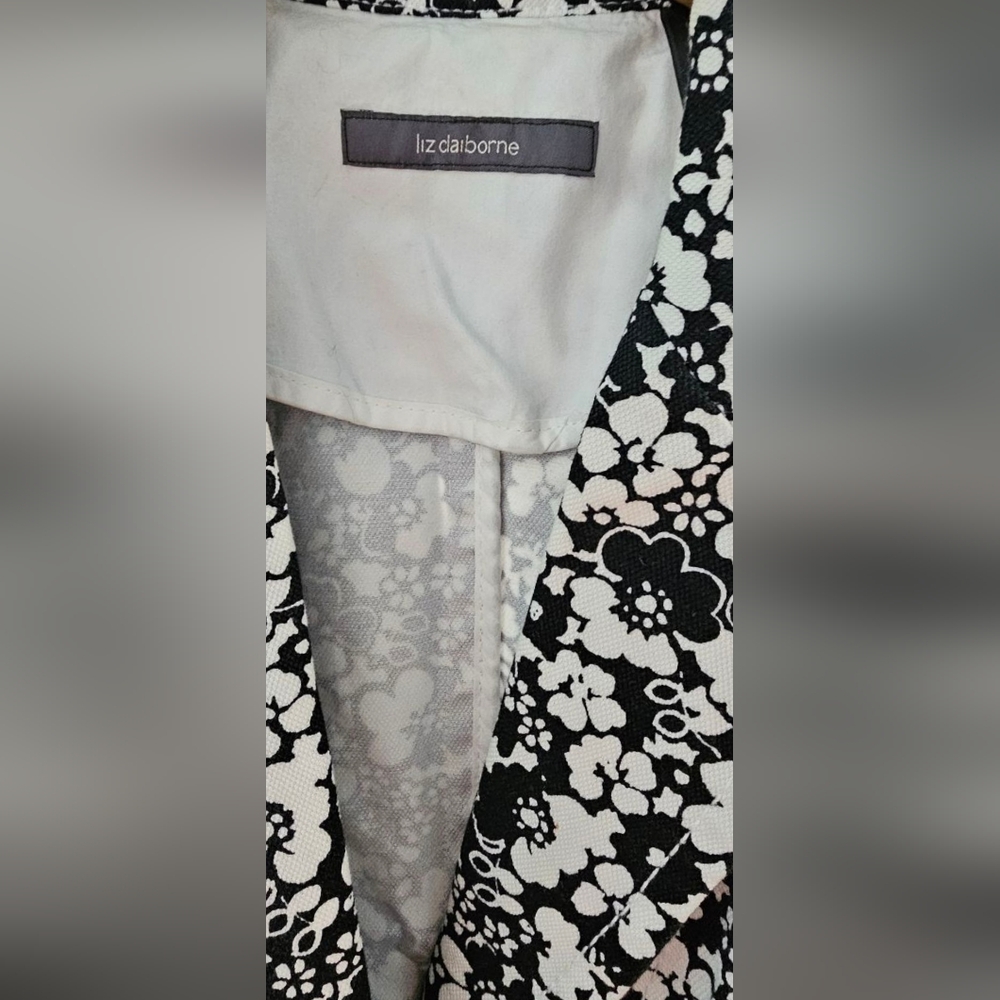 Liz Claiborne Black & White Floral Print Jacket Button Up, Collared & Pockets - Picture 3 of 7